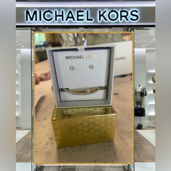 🆕 Michael Kors Gold color Bracelet and Earring Set - Picture 1 of 17